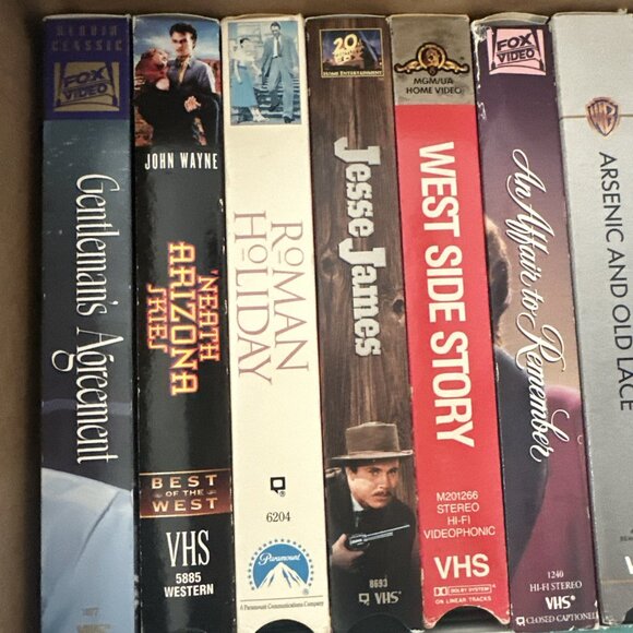 Lot of 22 Vintage VHS Classic Films – Noir, Drama, Bogart Hepburn Temple Kelly - Picture 2 of 6